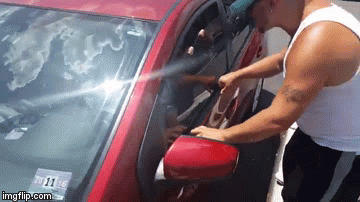 Prvo su mu htjeli pomoći, a onda se predomislili...