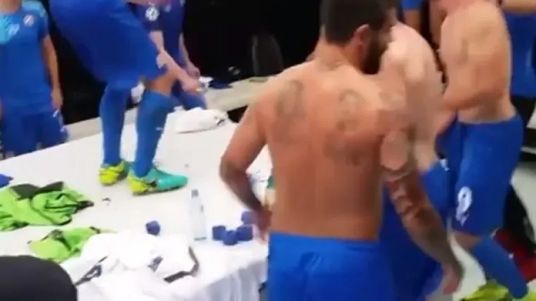 Ludo slavlje Modrih u svlačionici obilazi cijeli nogometni svijet