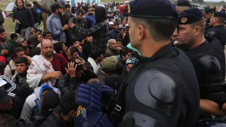 Policajci hitno preraspoređeni u Slavoniju, priča se o valu od dva milijuna izbjeglica