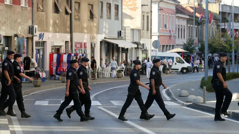 USKOK istražuje biv&scaron;eg &scaron;efa kninske policije: nije htio goniti HOS-ovce koji su pjevali usta&scaron;ke pjesme na Dan pobjede