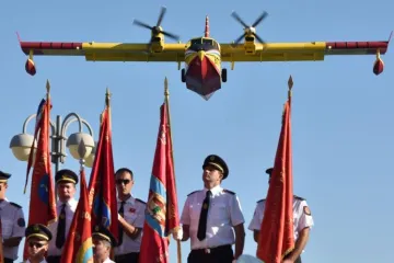 MIMOHOD SJEĆANJA: Tisuće ljudi u Vodicama odalo počast stradalim vatrogascima