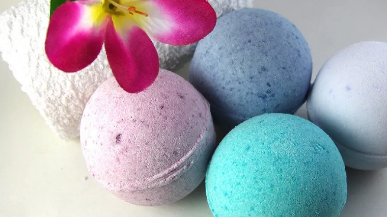 Volite se namakati u kadi? Izradite sami simpatične šumeće kugle za kupanje