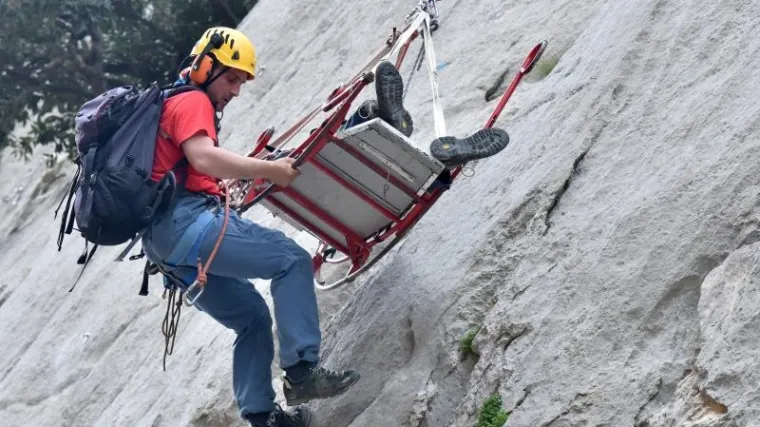 Planinar bježeći od medvjeda slomio nogu, spasio ga HGSS