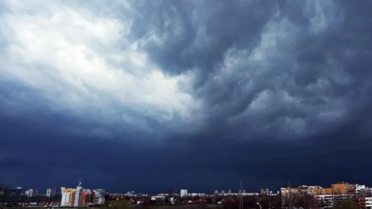 Sloveniju popodne zahvatilo olujno nevrijeme: izdano žuto upozorenje i za Zagreb i okolicu