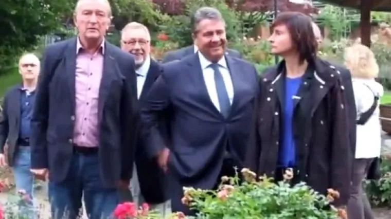 Njemački vicekancelar brani svoj srednji prst: 'Trebao sam im pokazati oba!'