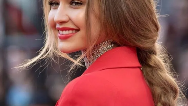 Glam u par minuta: Pet odličnih frizura koje možete postići uz minimalan trud