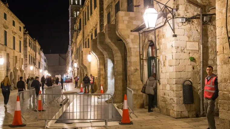 Provjerili smo za&scaron;to su kineski suveniri preplavili Stradun i nudi li se ne&scaron;to domaće