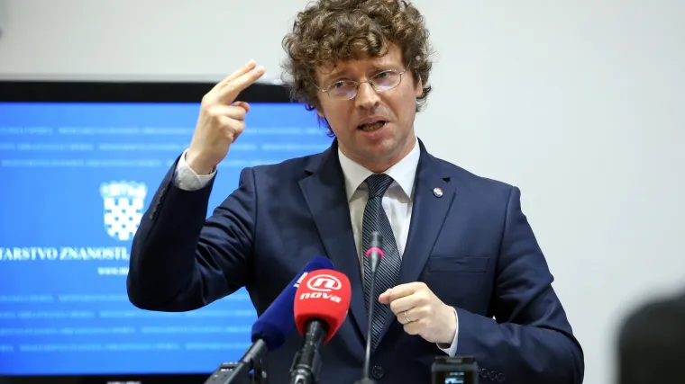 Ministarstvo osiguralo bespovratna sredstva za rad 2030 asistenata u nastavi za 2268 učenika s te&scaron;koćama