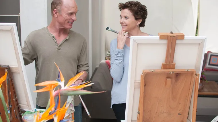 Udovica započinje vezu s mu&scaron;karcem koji je vrlo sličan njezinom pokojnom mužu (Lice ljubavi)