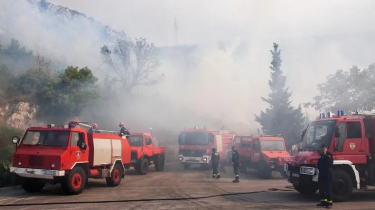 'Noćas je bio na 300 metara od kuća, a gori i na miniranom području'
