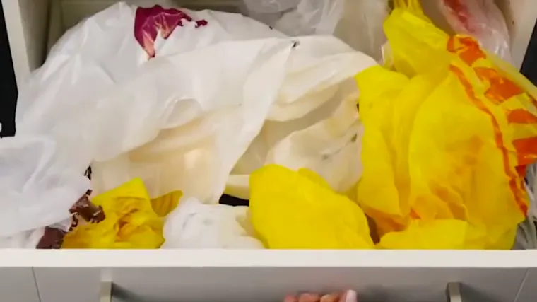 Uradi sam: Za&scaron;to da vam plastične vrećice stvaraju nered kad ih možete srediti po kratkom postupku