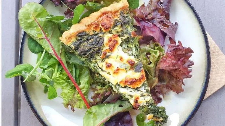 Brzinski ručak: Quiche od &scaron;pinata i cheddar sira