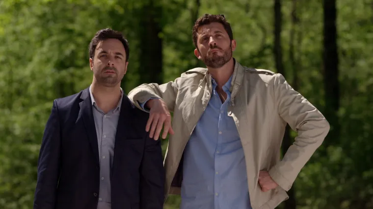 U seriji pratimo ljubavnu priču između seoske djevojke Ane i mladog bogata&scaron;a Petra (Zlatni dvori)