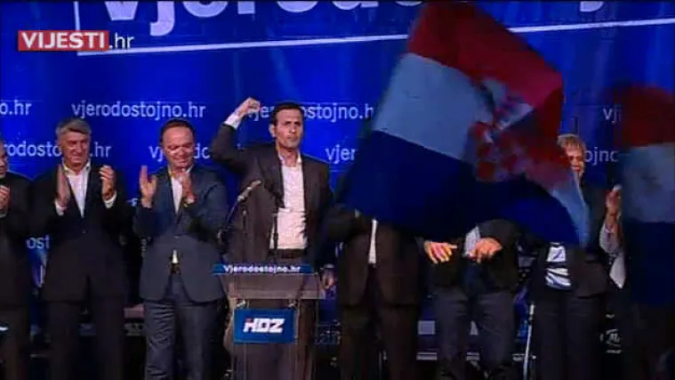 Miro Kovač u elementu: pogledajte kako je ministar dizao atmosferu na splitskoj Rivi