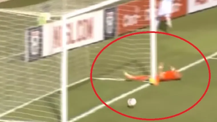 Nesretnik uklizao na stativu na najbolniji mogući način