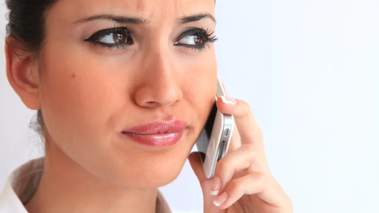 Znanstvenici otkrili zašto je važno u kojoj ruci držite svoj mobitel dok razgovarate