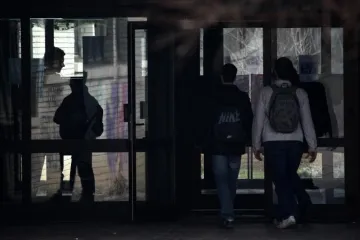 Na ulazu u školu 16-godišnjeg učenika isjekao nožem!