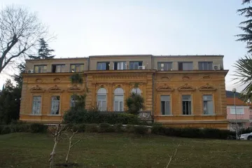 Pokušaj ubojstva pred školom u Opatiji: nožem napao i ranio učenika