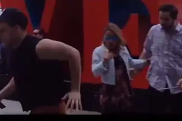 Ovaj frajer dosjetio se brzog načina kako 'selfiranju' stati na kraj