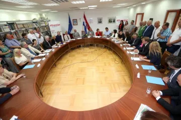 U Kninu održao prvu sjednicu svoje 'vlade'