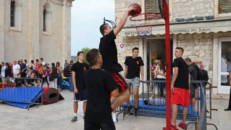 Bogatstvo &scaron;ibenskog sporta zablistalo ispred katedrale