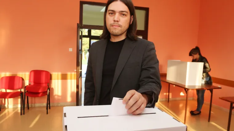 'Mi jedini znamo kako rije&scaron;iti problem nezaposlenosti i razdužiti prezadužene građane'