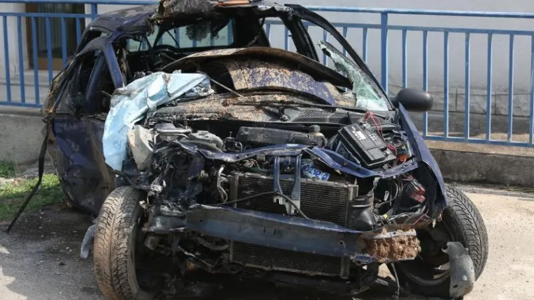 'Vozačica je bila živa. Poku&scaron;avali su je izvući, ali se auto zapalio'