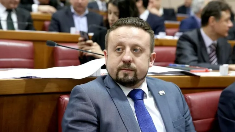 Tepe&scaron; podnio ostavku na mjesto predsjednika HSP-a AS: 'Nadam se da će se prava&scaron;ka scena okrupniti'
