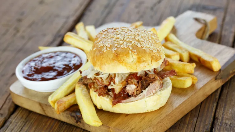 Amerikanka zavr&scaron;ila iza re&scaron;etaka zbog krađe tri pržena krumpirića policajcu