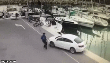 Majstor zaboravio povući ručnu pa mu auto završio u moru