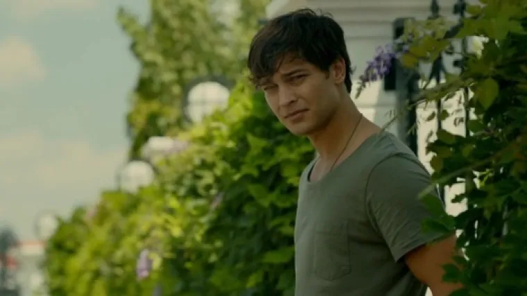 Život bogate obitelji će se promijeniti kad u nju dođe nepozvani gost (Plima i oseka)