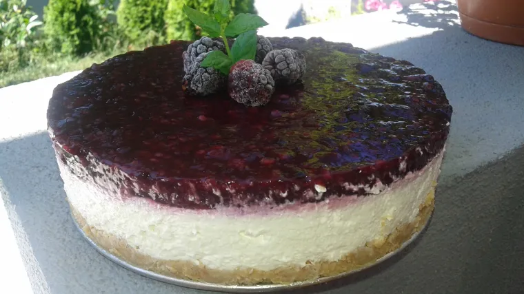 Čudimo se &scaron;to je kolač 'poživo' toliko da ga je stigla fotografirati