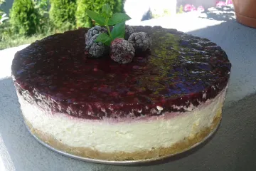 Čudimo se &scaron;to je kolač 'poživo' toliko da ga je stigla fotografirati