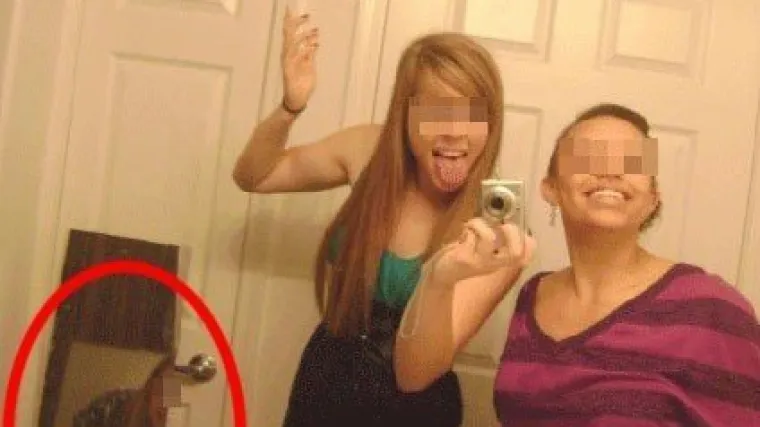 DRUGI PUT ĆE BITI OPREZNIJI: 20 urnebesnih dokaza da nikada ne treba snimati selfije u blizini zrcala