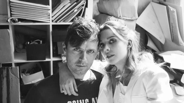 Robert Montgomery i Greta Bellamacina u priči koja ljubav znači: prekrasni stihovi mladih umjetnika