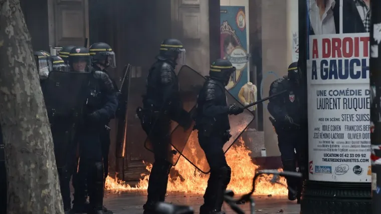 Sukob policije i prosvjednika, letjeli suzavci i &scaron;ok-granate!