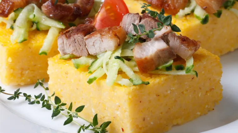 Brzinski ručak: Palenta sa lukom i slaninom