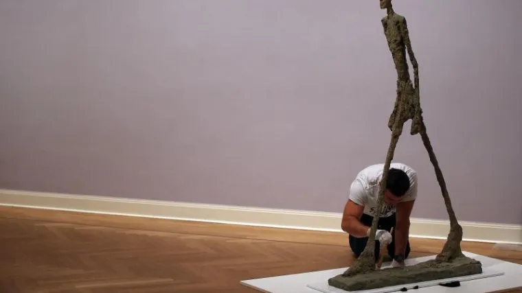 'Čovjek koji hoda' u Zagrebu: oči u oči s najskupljom skulpturom na svijetu, prodanom za vi&scaron;e od pola milijarde kuna!