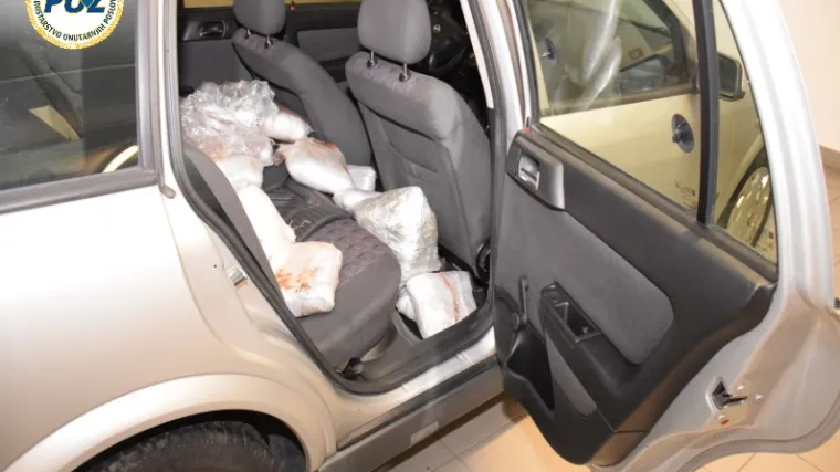 Pao diler marihuane, drogu je skrivao u svojim autima