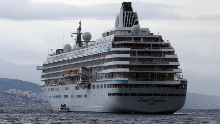 U opatijsku luku uplovio najveći kruzer ove sezone, 240 metara dugačak 'Crystal Symphony'
