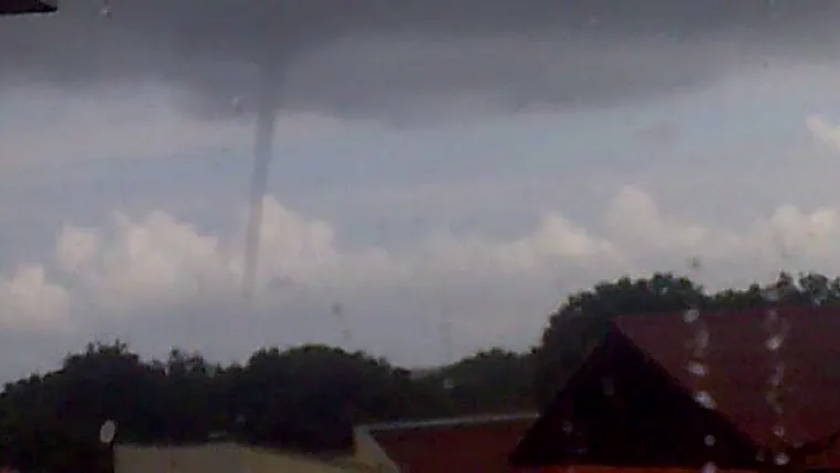 Novo nevrijeme pogodilo Istru: zabilježene brojne pijavice koje su u&scaron;le na kopno!