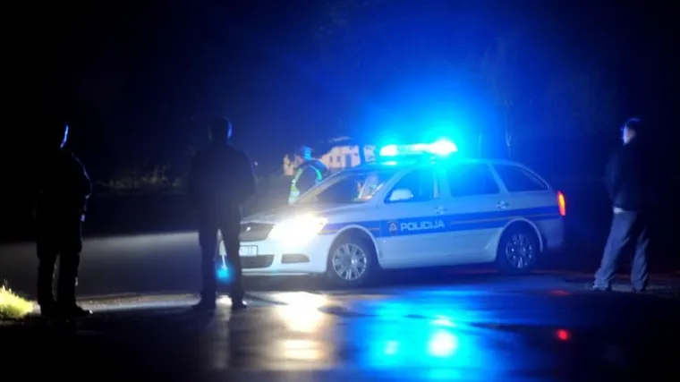 Automobilom zgazio mladića koji je ležao na cesti