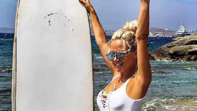 Maja Šuput se uvukla u turbo usku haljinu, grudi joj vrište