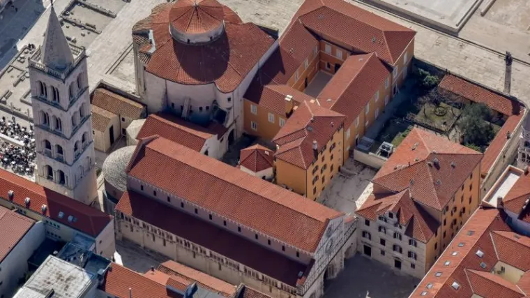 Zadarska nadbiskupija izbacila branitelja na cestu i izgradila vilu s apartmanima!