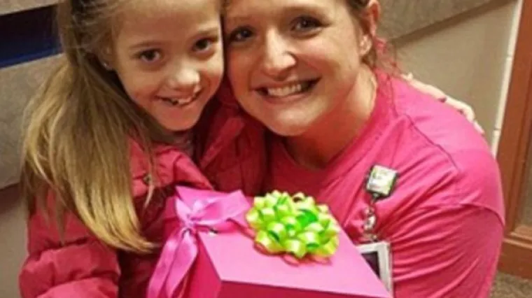 Osmogodi&scaron;nja djevojčica vratila se u &scaron;kolu nakon &scaron;to joj je učiteljica donirala bubreg