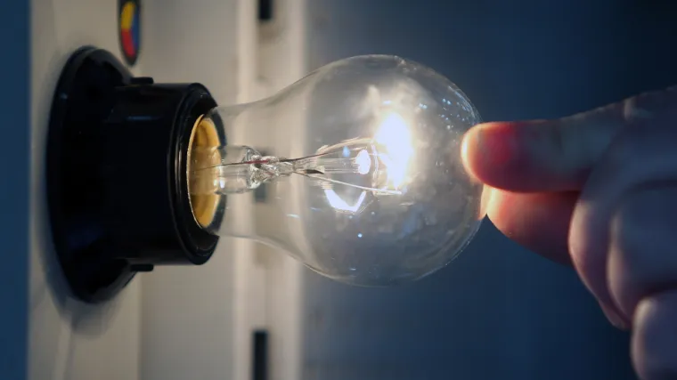 Nakon običnih žarulja, Europska komisija zabranila i halogene žarulje