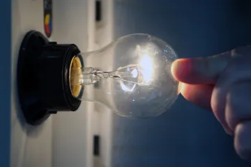 Nakon običnih žarulja, Europska komisija zabranila i halogene žarulje