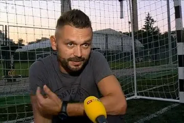 Zamislite da, osim za Modrića, navijate za Dečaka: frontmen 'Vatre' žari i pali nogometnim terenima