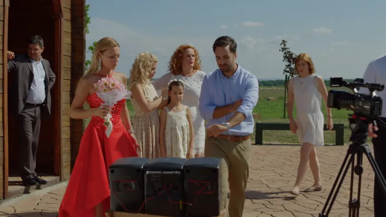 Petar uni&scaron;ti vjenčanicu koju je Mara posudila Neri za snimanje spota (Zlatni dvori)