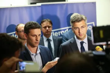 Petrov upozorava: 'Još ne možemo konačno konstatirati da će Most i HDZ formirati vlast'